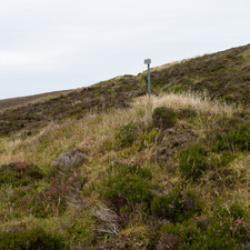 Sign to the Wideford Hill Cairn, West of Kirkwall, Orkney, 2014