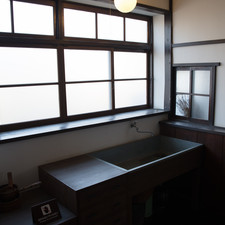 Tokiwadai Photo Studio, Edo-Tokyo Open Air Architectural Museum (relocated from Itabashi, Tokyo), 2017<br>"This photography studio used to be in Tokiwadai, which was developed as a "healthy residential area". Since lighting equipment for photography was not fully developed in those days, frosted glass was used for the second-floor windows on the north side of the studio for lighting purposes. [1-chome, Tokiwadai, Itabashi Ward, 1937]"