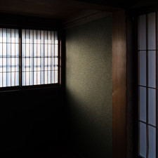 House of Takahashi Korekiyo, Edo-Tokyo Open Air Architectural Museum (relocated from Akasaka, Tokyo), 2017<br>"This is the main building of the house of Korekiyo Takahashi, who played an important role in Japanese politics from the Meiji period to the beginning of the Showa period. It is made entirely of hemlock fir, and the Western-style room has parquet flooring. The second floor was used as Takahashi's study and bedroom, and it was the site of the Feb. 26 coup. [7-chome, Akasaka, Minato Ward, 1902] <The garden of Korekiyo Takahashi's house> The garden of Takahashi's house in Akasaka, Minato Ward, is partly reconstructed. It contains a stream of water springing from a well surrounded by a curb and a lantern supported by legs (yukimi style). Takahashi is said to have enjoyed sunbathing on the lawn and strolling in the garden."
