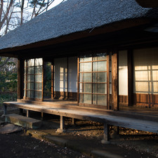 Farmhouse of the Tenmy? Family, Edo-Tokyo Open Air Architectural Museum (relocated from Ota Ward, Tokyo), 2017<br>"The Tenmyo family administered Unoki Village (now Ota Ward) in the Edo period (1603–1867). The high status of the family is evident in elements of the architectural style, such as the roof with a chidori gable, the nagaya gate, and the dry-style garden. [1-chome, Unoki, Ota Ward, late Edo period]"