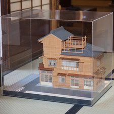 1:30 model of the Yamatoya Grocery Store, Edo-Tokyo Open Air Architectural Museum (relocated from Minato Ward, Tokyo), 2017<br>"This is a wooden, three-story sturcture built in 1928 in Shiro-kanedai, Minato Ward. It is a rare, special building featuring the disproportionately tall facade of kanban (signboard) architecture and traditional protruding beams (dashigeta-zukuri), on the third floor. Aspects of the pre-war grocery store are duplicated inside. [4-chome, Shirokanedai, Minato Ward, 1928.]"