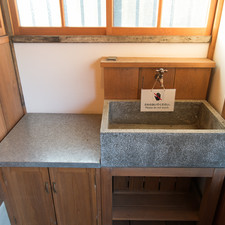 Basin, Yamatoya Grocery Store, Edo-Tokyo Open Air Architectural Museum (relocated from Minato Ward, Tokyo), 2017<br>"This is a wooden, three-story sturcture built in 1928 in Shiro-kanedai, Minato Ward. It is a rare, special building featuring the disproportionately tall facade of kanban (signboard) architecture and traditional protruding beams (dashigeta-zukuri), on the third floor. Aspects of the pre-war grocery store are duplicated inside. [4-chome, Shirokanedai, Minato Ward, 1928.]"